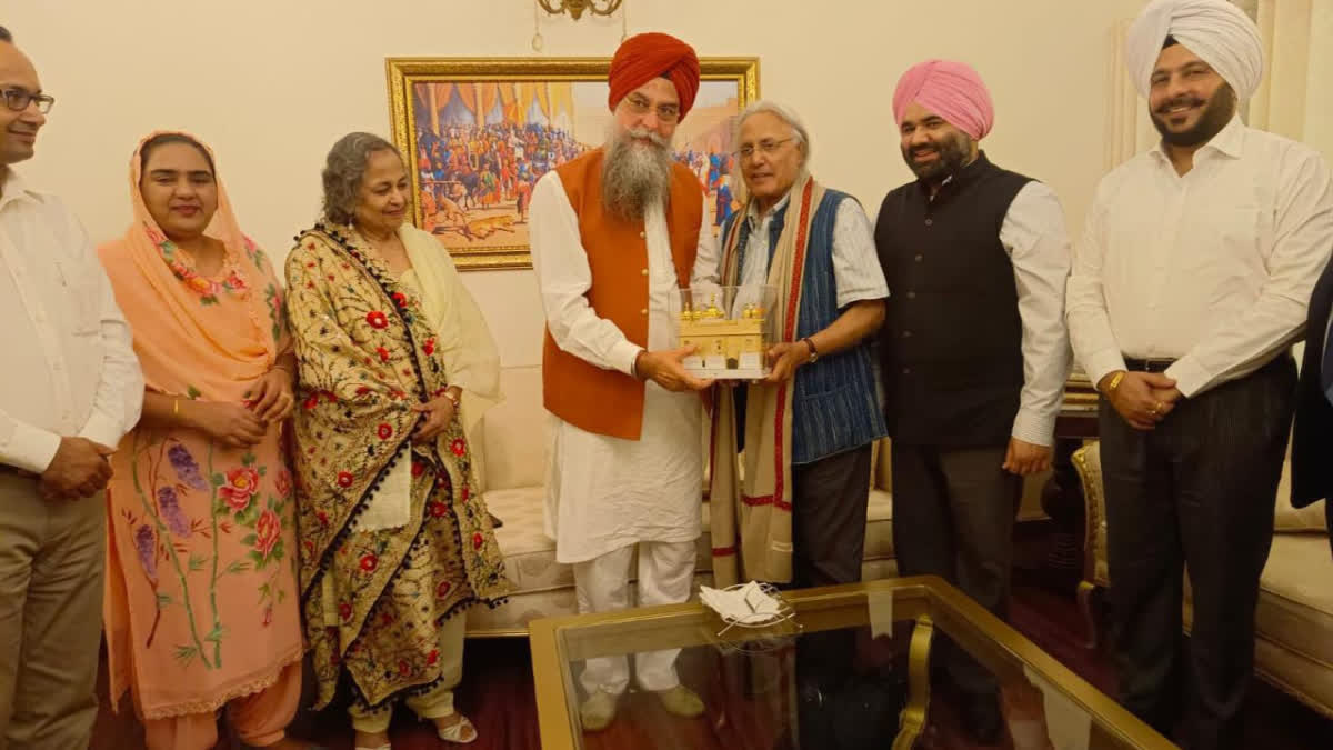 Canadian leader Ujal Dosanjh met with Vidhan Sabha Speaker Kultar Singh Sandhawan