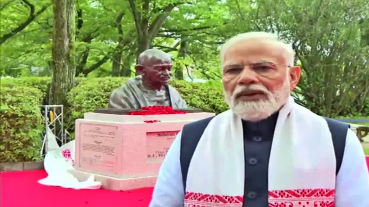 modi unveils mahatma gandhi statue in hiroshima