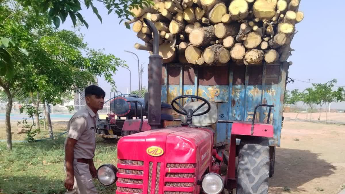 Dholpur police caught a tractor trolley