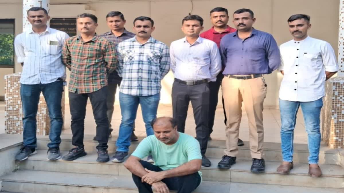 Bhavnagar Crime : બસોમાં પ્રવાસીઓને બેભાન કરી લૂંટતો ફરાર કેદી ઝડપાયો, અધધ ગુનાઓને અંજામ આપ્યો