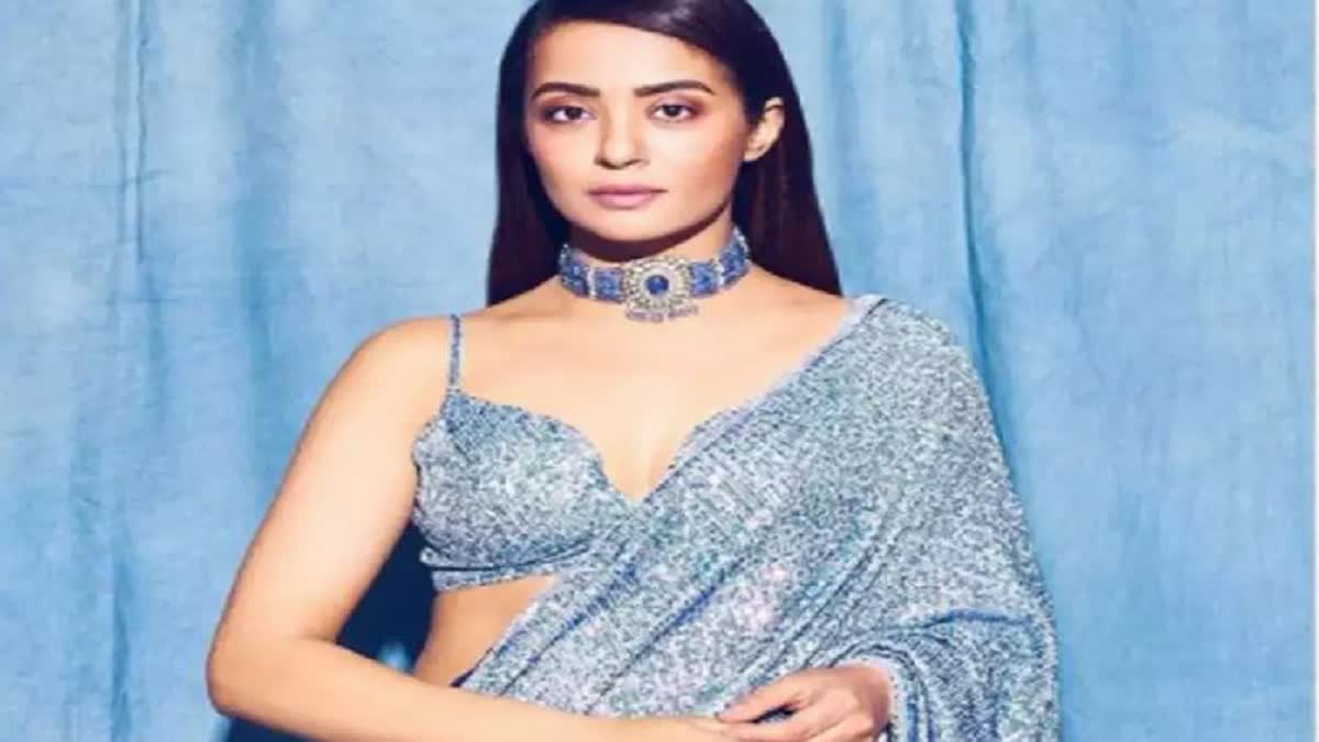 surveen chawla will apear in cannes