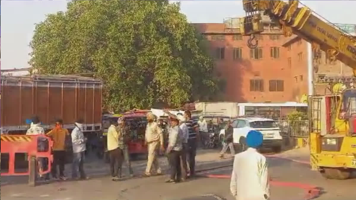 Big accident in Amritsar, gas pipe leaked while digging with ditch machine