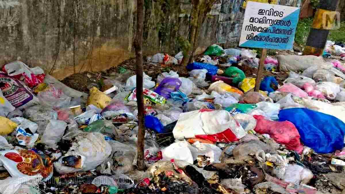 കൊച്ചിയിൽ പൊതു സ്ഥലങ്ങളിൽ മാലിന്യം  മാലിന്യം തള്ളുന്നവർക്കെതിരെ പൊലീസ് നടപടി  പൊതു സ്ഥലങ്ങളിൽ മാലിന്യം തള്ളുന്നവർക്കെതിരെ നടപടി  പൊതു സ്ഥലത്ത് മാലിന്യം തള്ളി  കൊച്ചിയിൽ മാലിന്യം തള്ളുന്നവർക്കെതിരെ പൊലീസ് നടപടി  Kochi Police action against