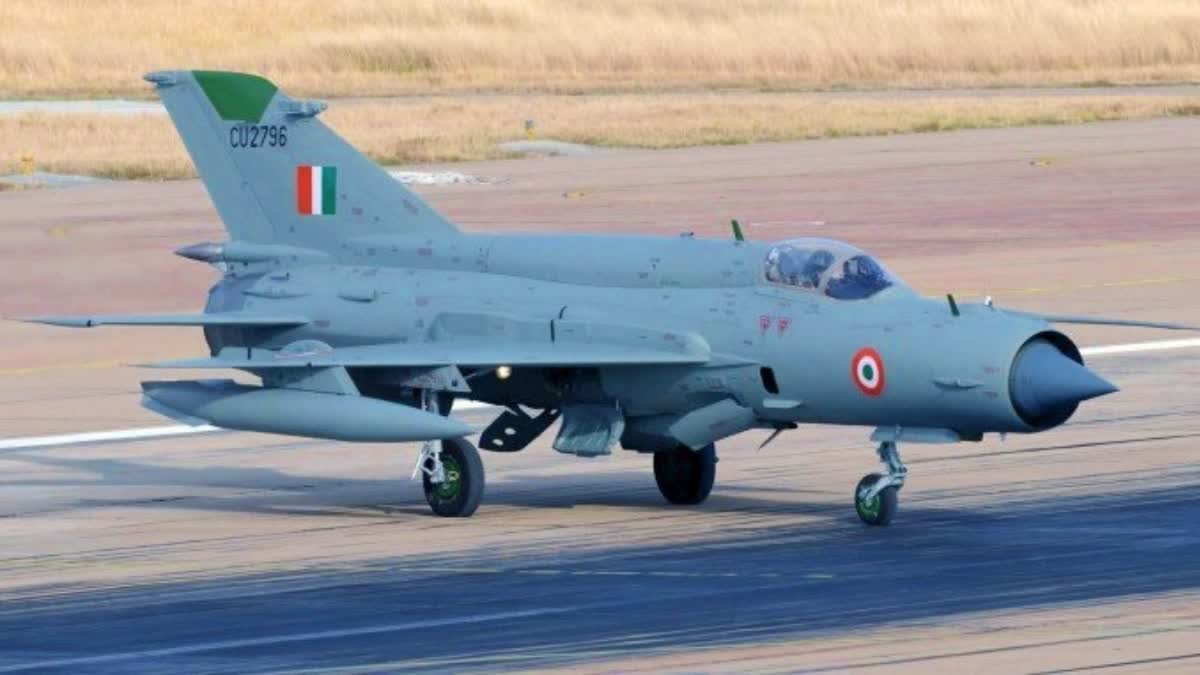 IAF temporarily grounds MiG 21 squadrons after Rajasthan crash  IAF  airforce grounds entire mig 21 jet fleet  iaf grounds mig 21 rajasthan crash  mig 21 rajasthan crash  mig 21  വ്യോമസേന  വ്യോമസേന മിഗ് 21  മിഗ് 21  മിഗ് 21 സുരക്ഷ പരിശോധന  മിഗ് 21 നിലത്തിറക്കി  രാജസ്ഥാൻ അപകടം മിഗ് 21  മിഗ് 21 തകർന്നു  ഐഎഎഫ്