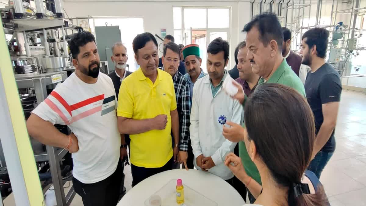 Committee for cultivation of cannabis in Himachal visited the Aromatic Crops Center.