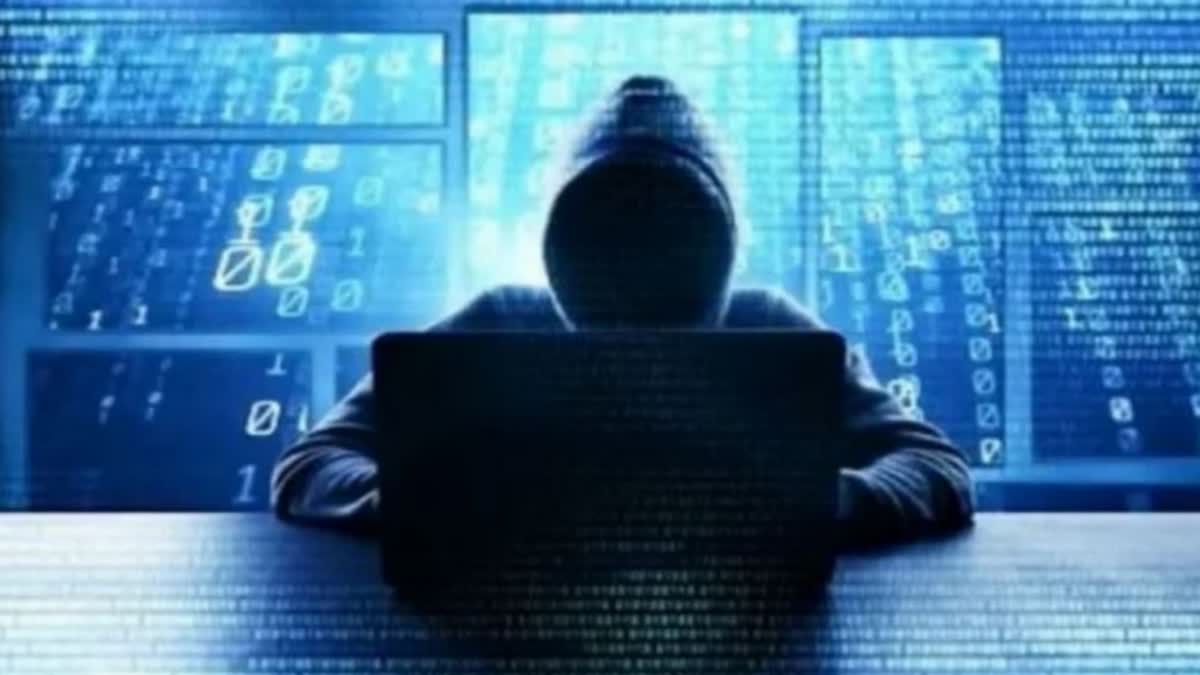 Cyber ​​fraudsters cheated lakhs of rupees