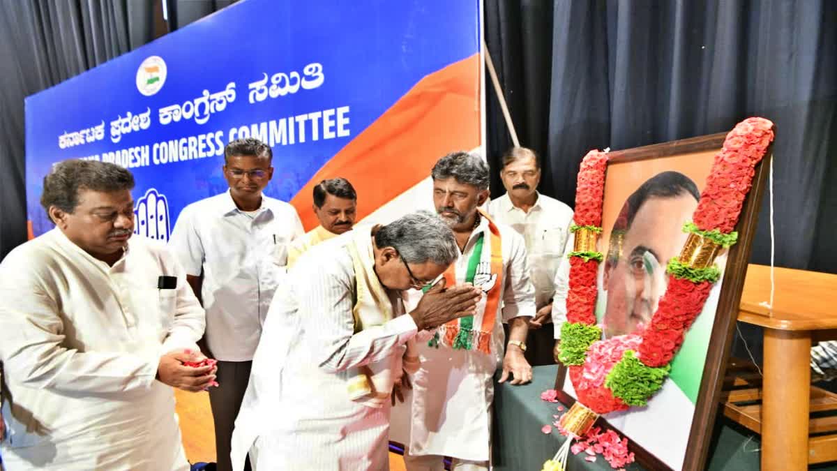 CM Siddaramaiah saluted the portrait of former Prime Minister  Rajiv Gandhi.