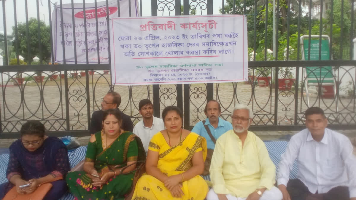 Protest in Bhupen Hazarika Cemetery