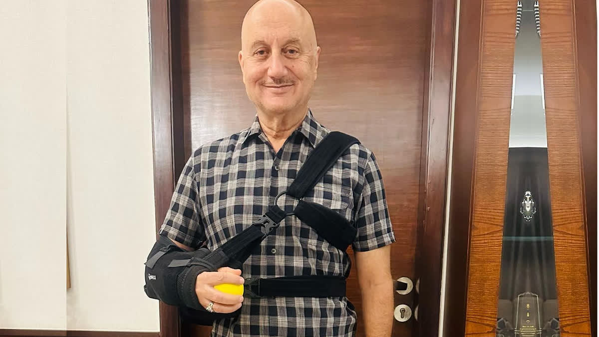 Anupam Kher injured