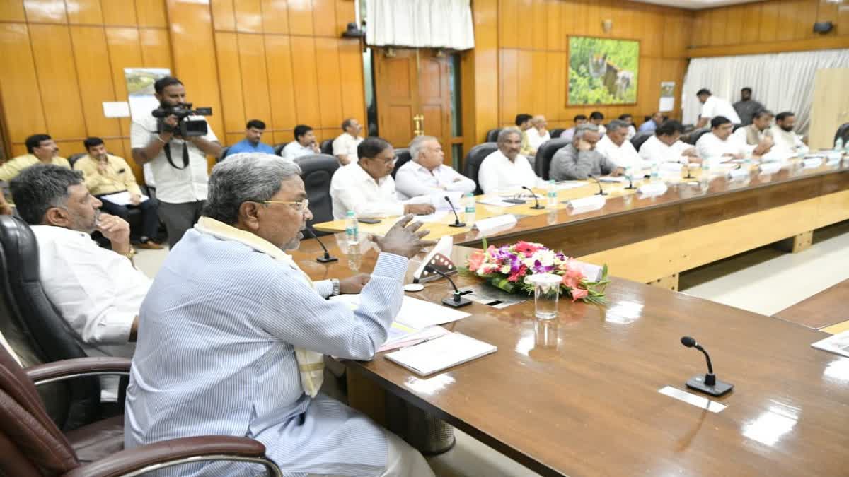 cm-siddaramaiah-held-meeting-with-dc-and-ceo