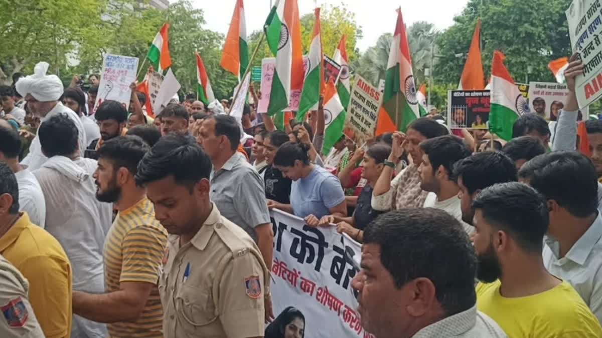 Wrestlers march from Jantar Mantar to India Gate for the arrest of Brij Bhushan Singh