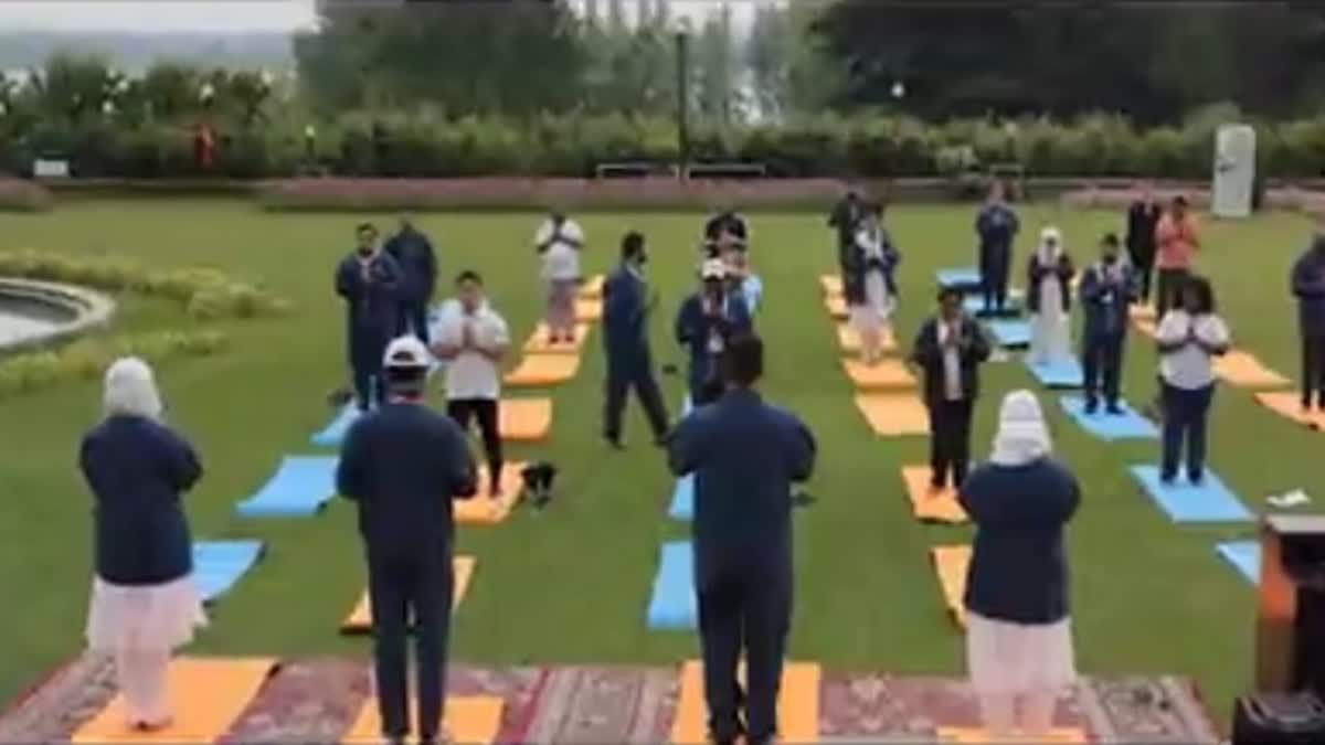 G20 delegates perform Yoga in Srinagar