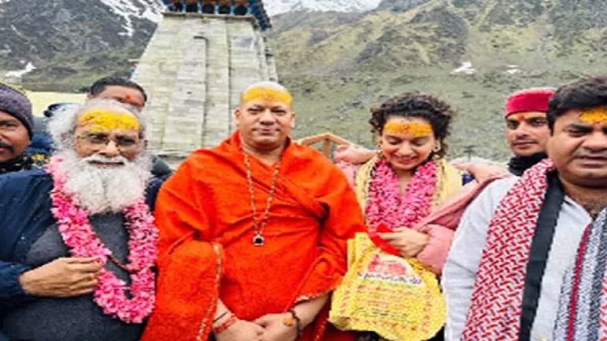 kangana reached kedarnath by helicopter