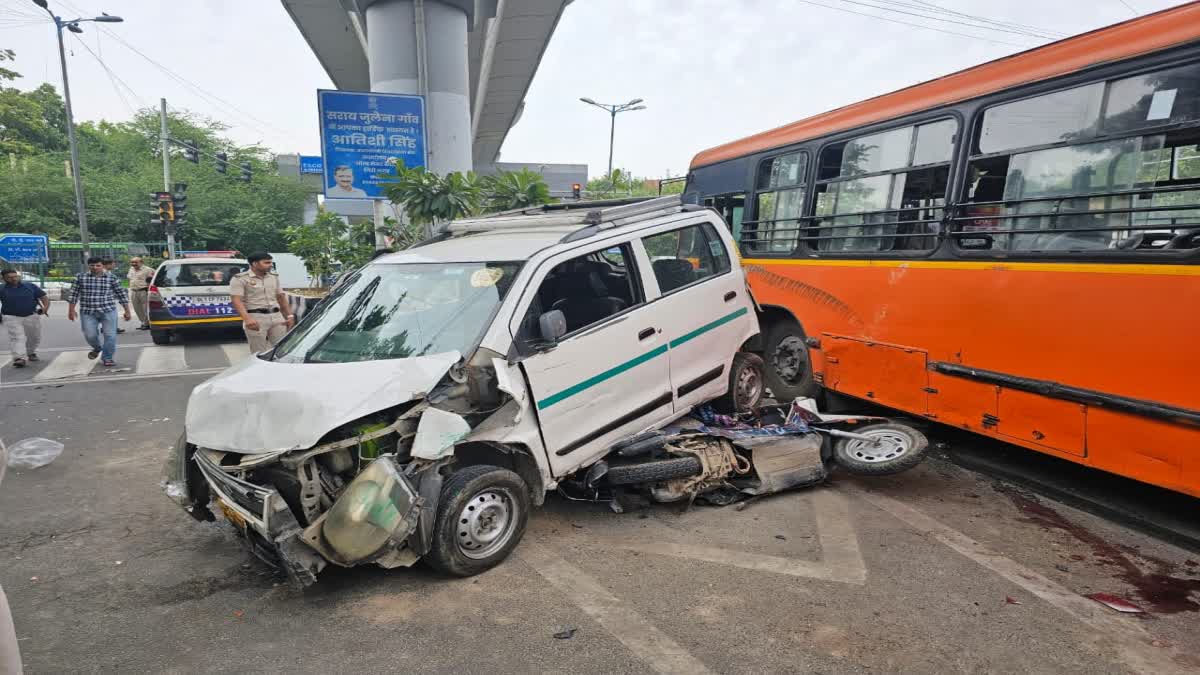 Delhi road Accident न्यू फ्रेंड्स कॉलोनी में DTC बस ने 5 गाड़ियों को