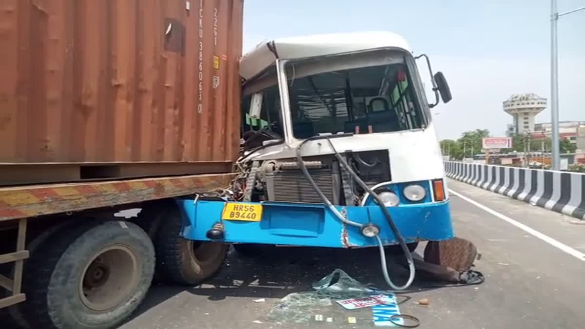 sonipat kmp expressway bus and truck collision