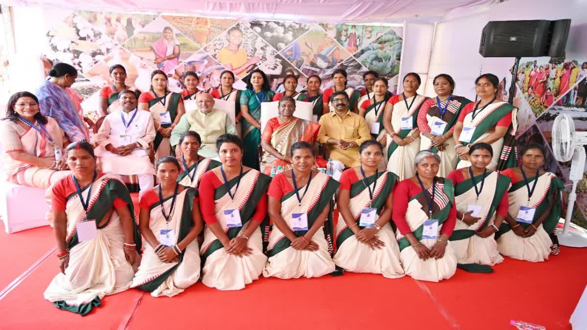 president-draupadi-murmu-at-women-self-help-group-conference-in-khunti
