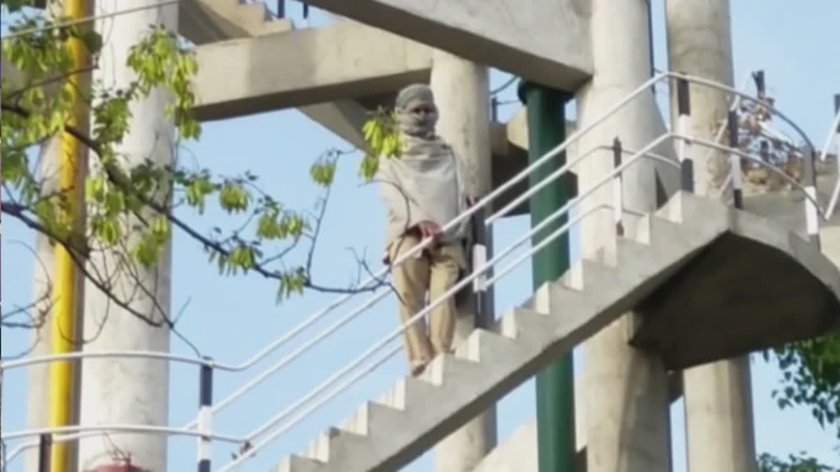 Unhappy with the action of the police, person climbed on the tank; threatened suicide in Bathinda