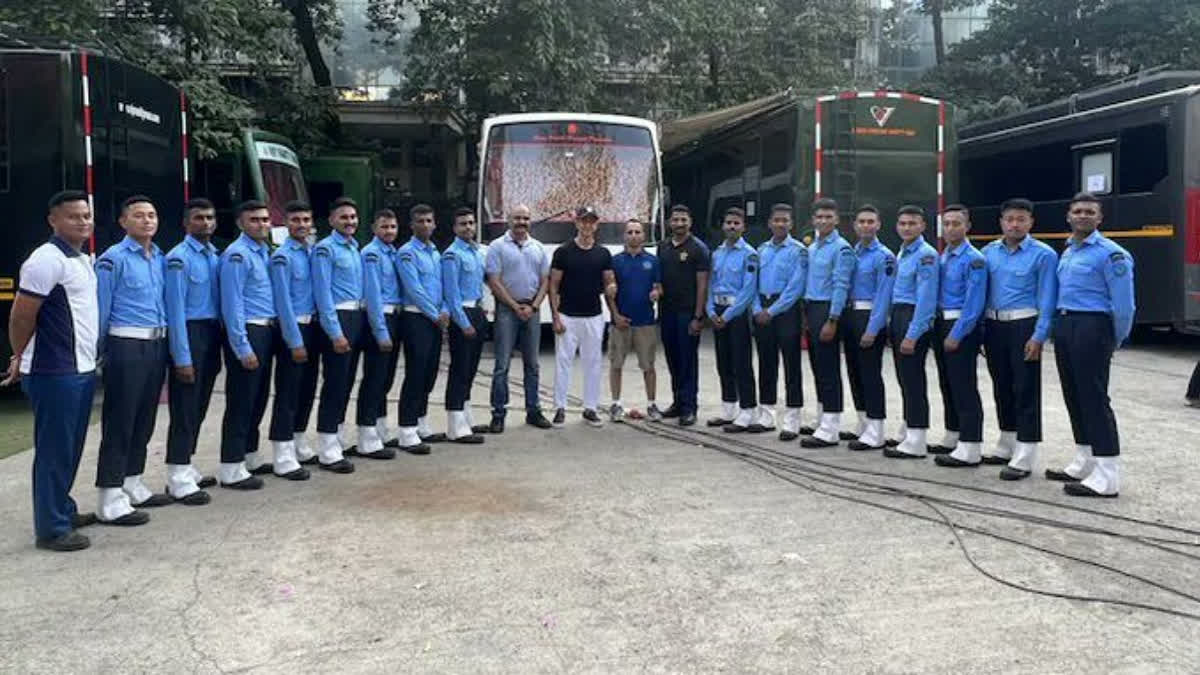 Fighter: Hrithik Roshan wraps shoot schedule with real life IAF officers