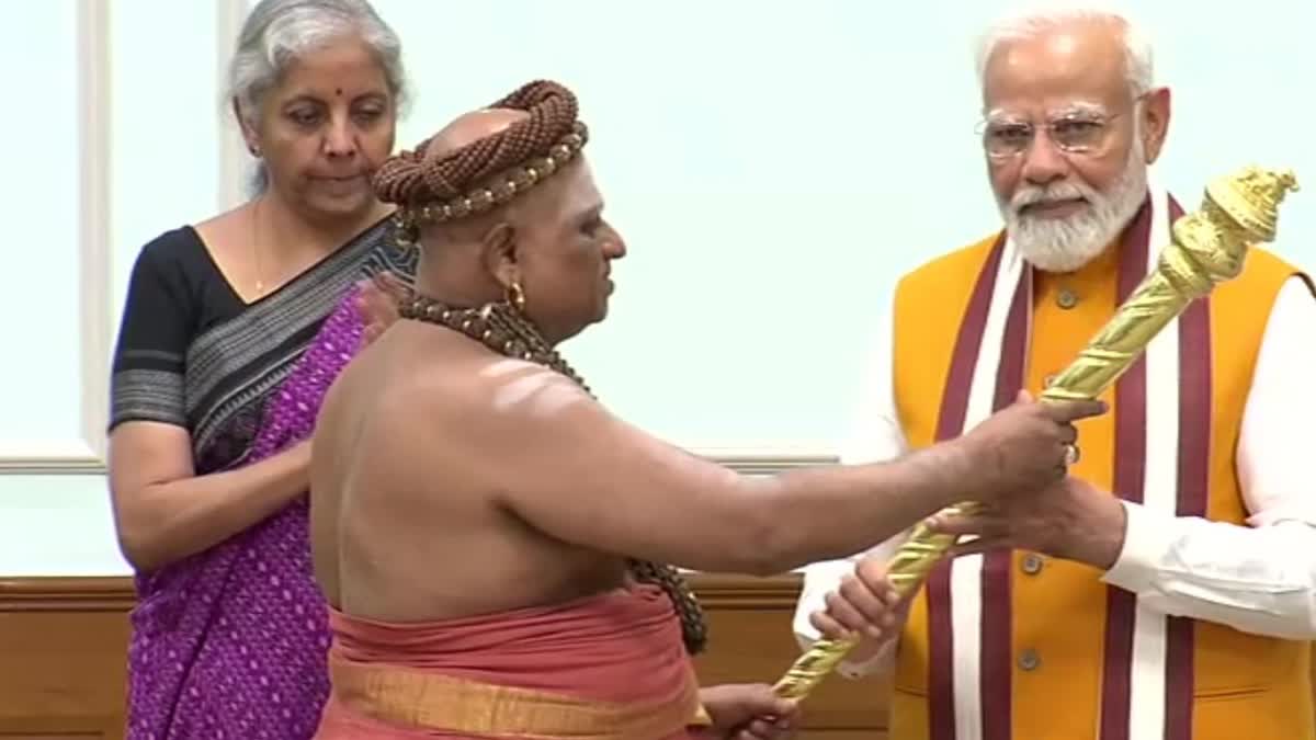 new-parliament-building-inauguration-adheenam-handed-over-the-sengol-to-prime-minister-narendra-modi