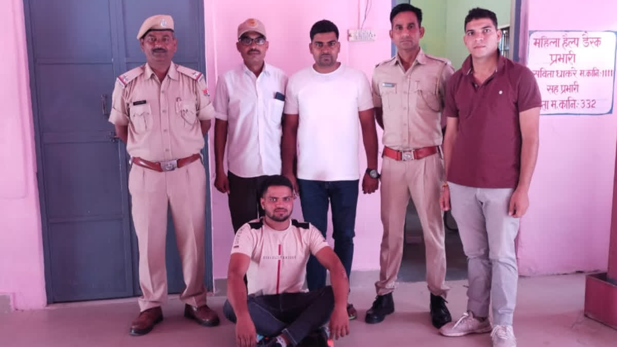 Rs 2000 prize crook arrested by Dholpur police