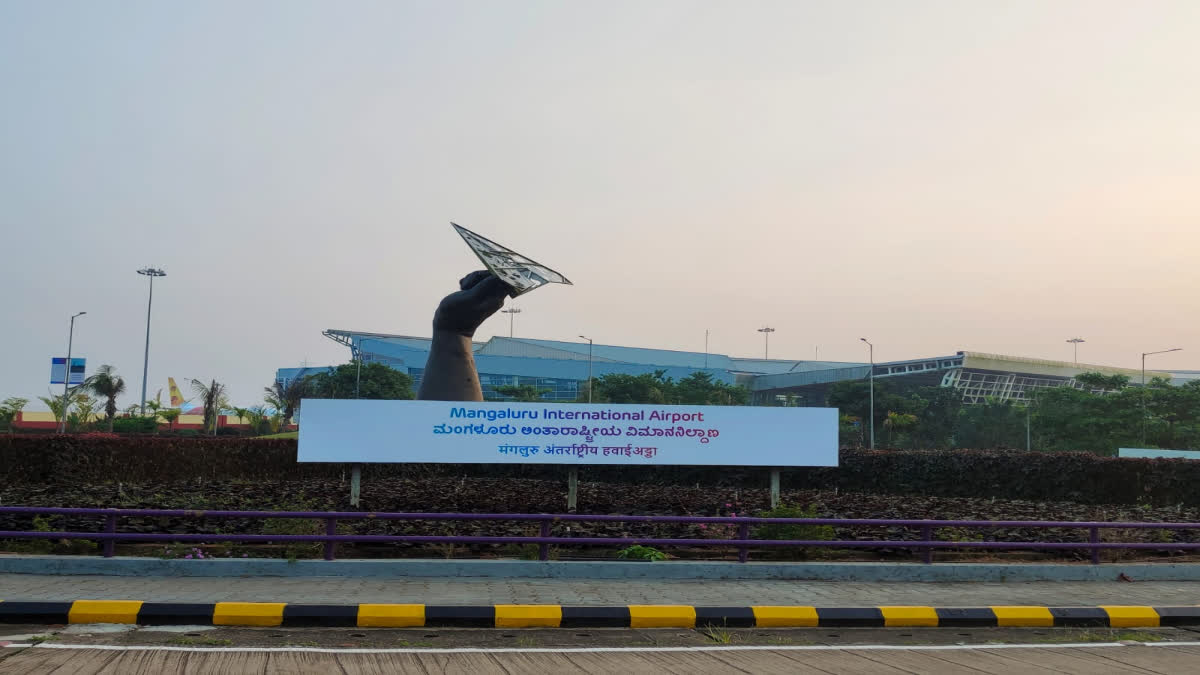 Plane lands in Kannur instead of Mangalore  problem on runway  Technical problem on runway  Mangalore international airport  Kannur international airport  വിമാനത്താവളത്തില്‍ സാങ്കേതിക തകരാര്‍  വിമാനം കണ്ണൂരില്‍ ലാന്‍ഡ് ചെയ്‌തു  ഇൻഡിഗോ വിമാനം  ഇൻഡിഗോ വിമാനം 6E5188  കണ്ണൂര്‍ അന്താരാഷ്‌ട്ര വിമാനത്താവളം  മംഗളൂരു അന്താരാഷ്‌ട്ര വിമാനത്താവളം  എയർ ഇന്ത്യ