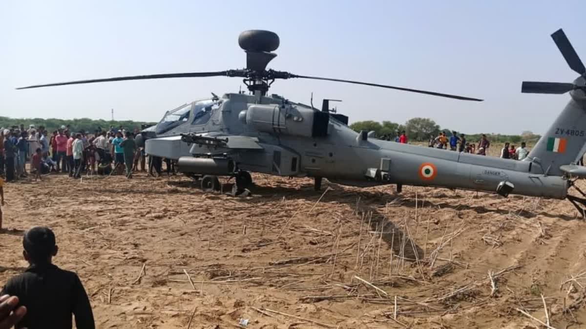 بھارتی فضائیہ کے ہیلی کاپٹر کی بھنڈ میں ہنگامی لینڈنگ، پائلٹ محفوظ