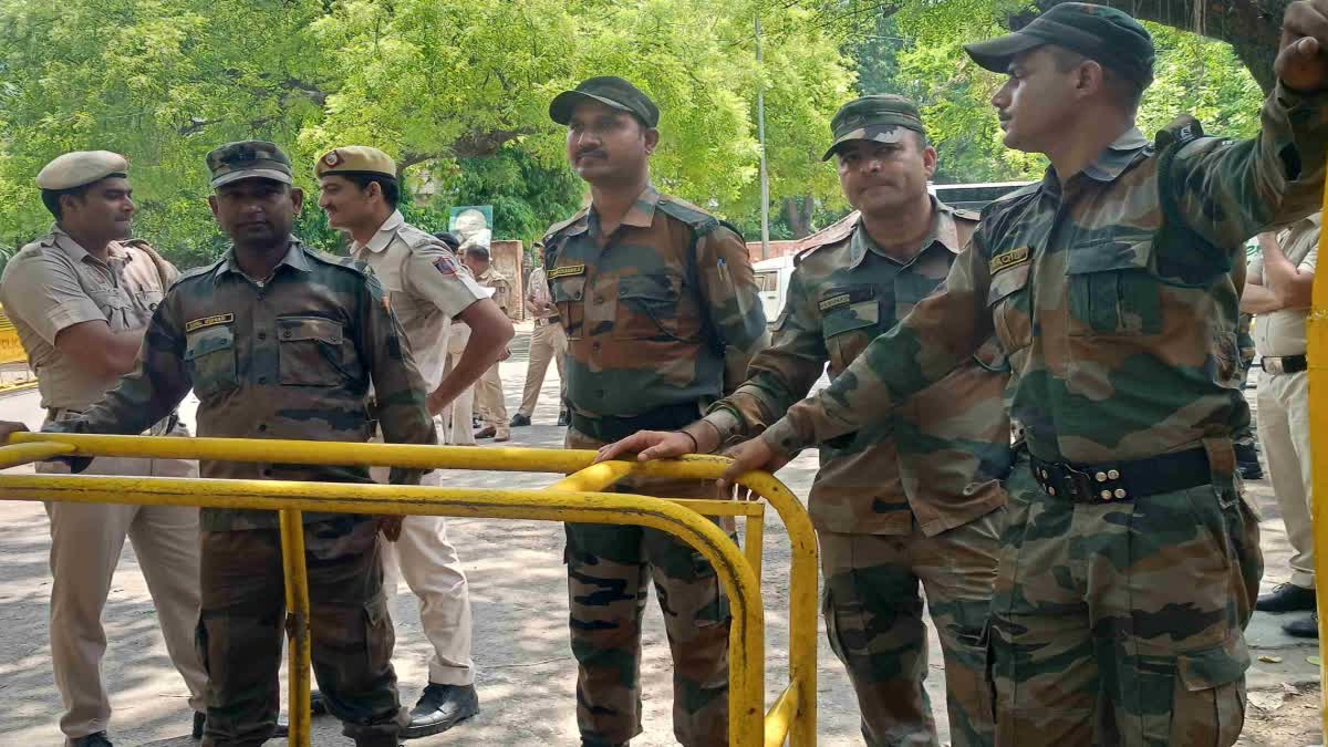 Jantar Mantar barricaded in several layers