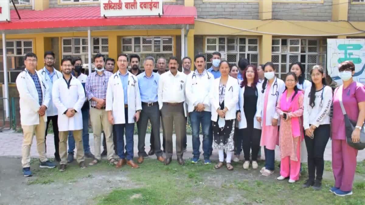 Pendown strike of doctors started in Dhalpur