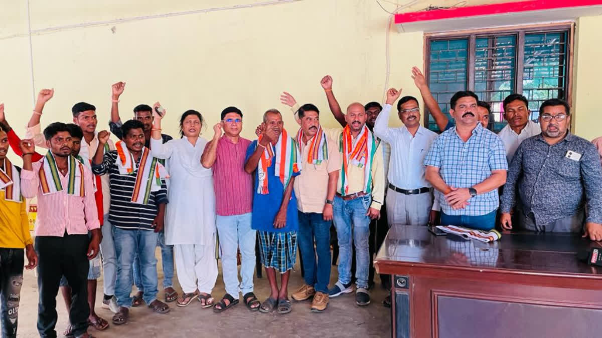 BJP supporters join Congress in Bijapur