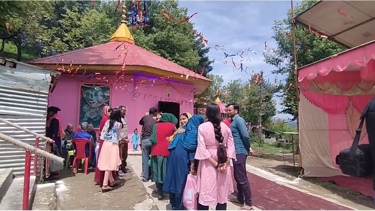 mela-kheer-bhawani-celebrated-with-religious-fervour-in-kulgam