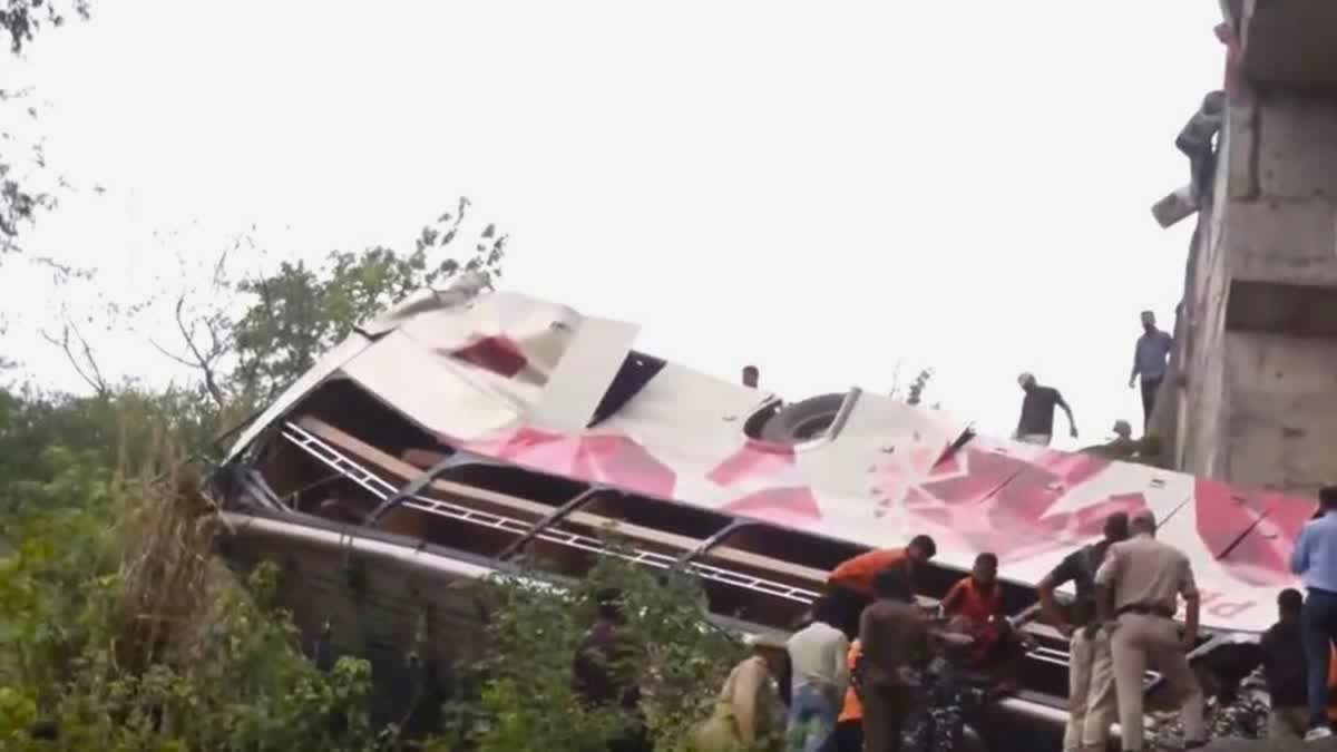 10 killed as bus falls off bridge in jammu and kashmir