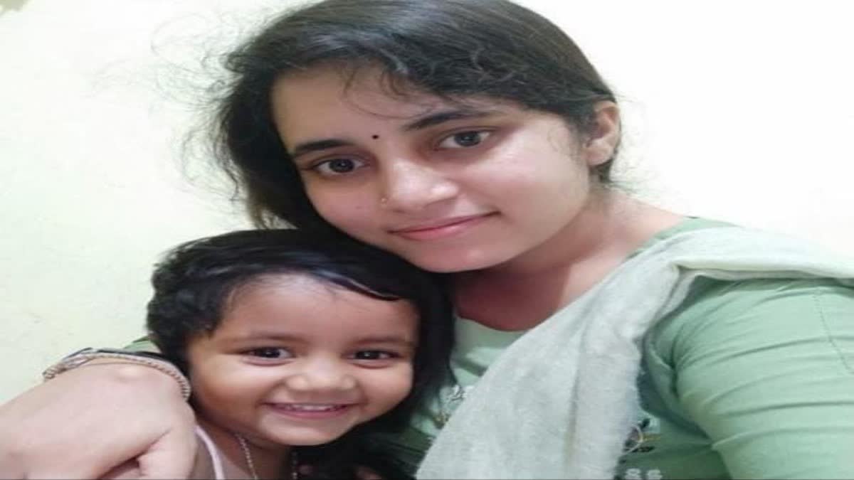Surat Suicide Case : સુરતમાં 5 વર્ષની દીકરીની માતાએ આત્મહત્યા કરતા પરિવારમાં સોપો પડી ગયો