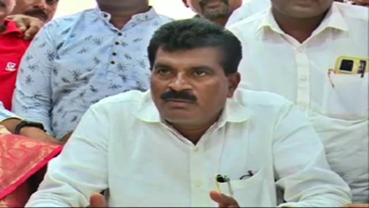 MLA HD Thammaiah spoke at the press conference.