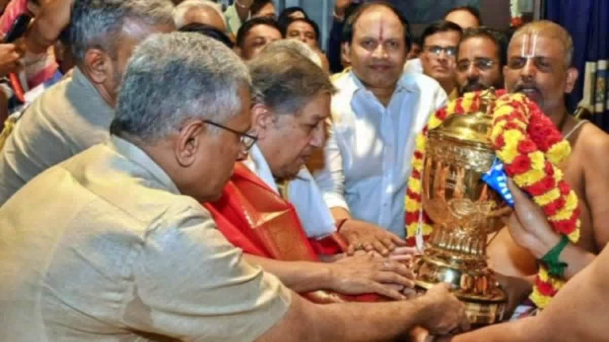 CSK performed a special Pooja for IPL Trophy at the Tirupathi Temple