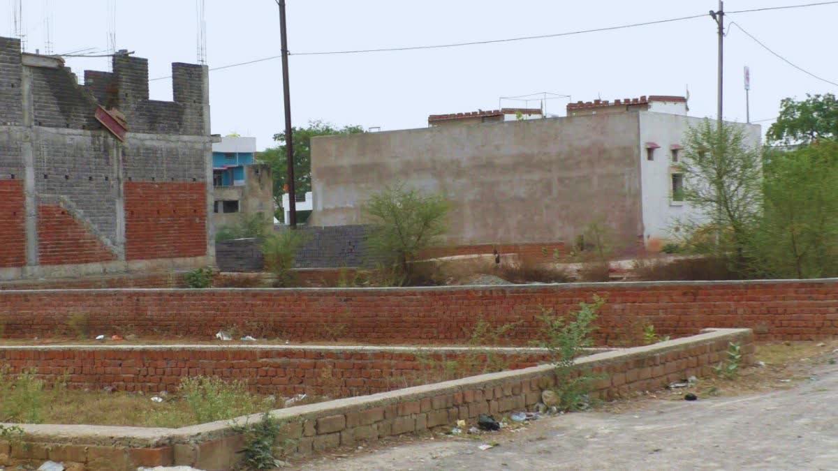 Houses being built on illegal plotting