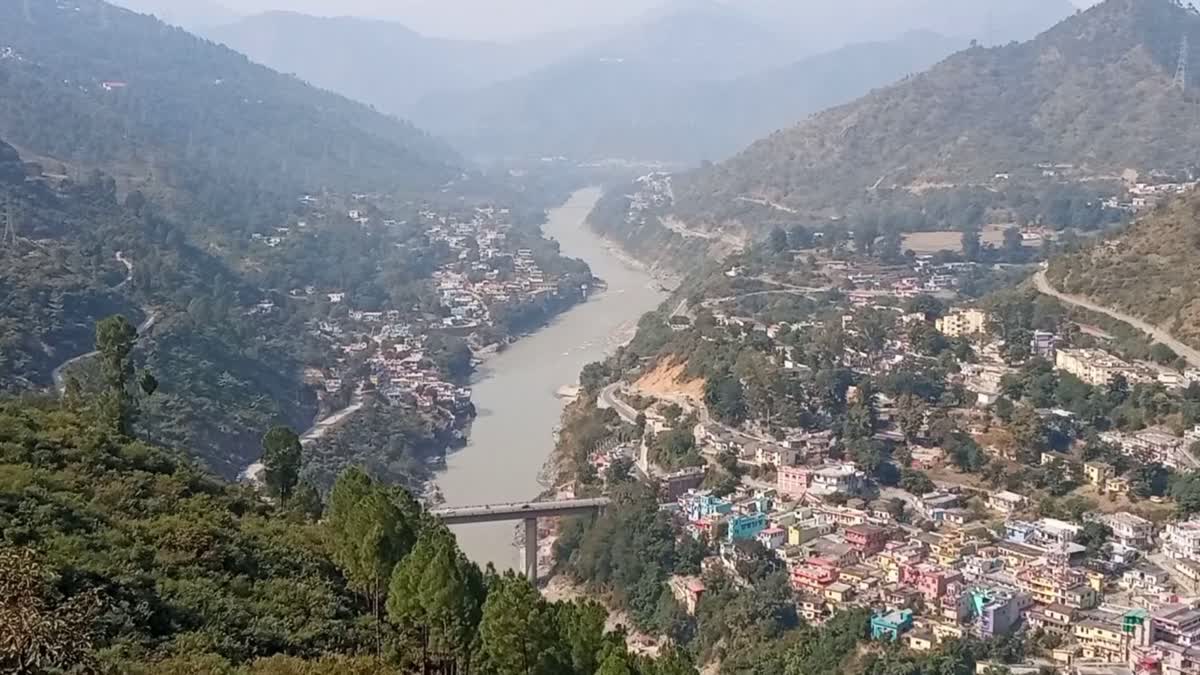 scientists-of-garhwal-university-prepared-forest-with-capacity-to-absorb-10-thousand-tons-of-emitted-carbon-on-barren-land