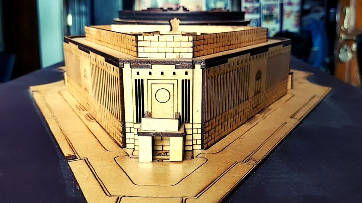 varanasi-wood-artists-made-a-beautiful-wooden-model-of-new-parliament-house