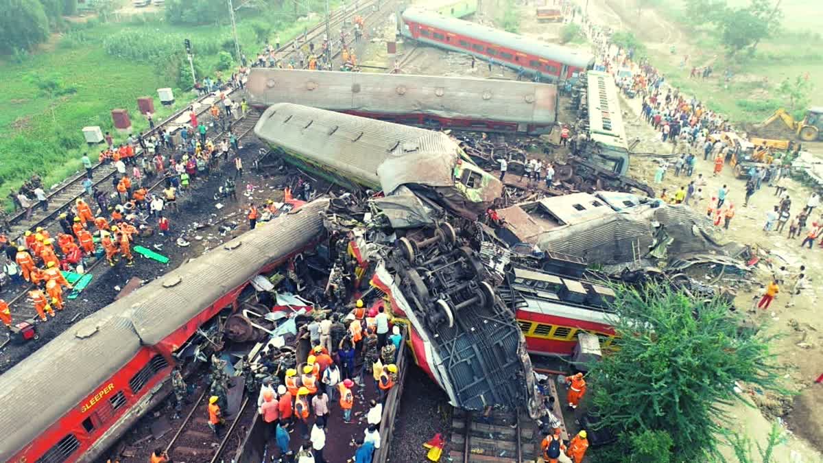 Train Accident Update: ઓડિશાના બાલાસોરમાં કોરોમંડલ એક્સપ્રેસ ક્રેશ, 900 ઘાયલ, 233ના મોત, PMએ ટ્વિટ કર્યું