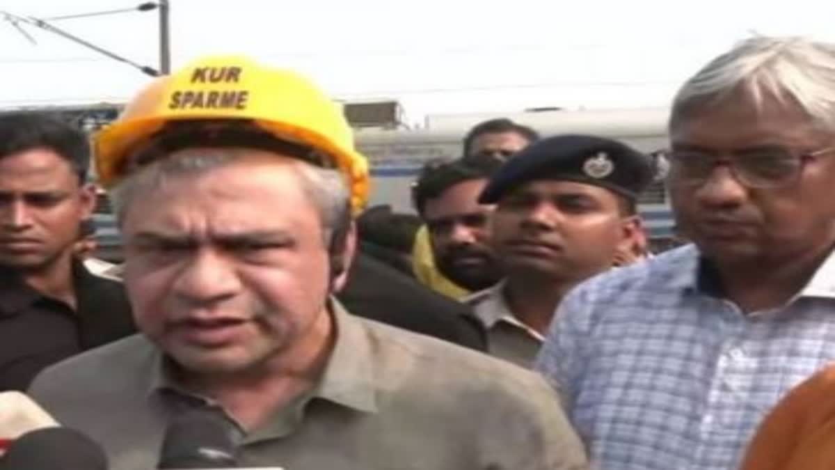 Etv BharatRailways Minister Ashwini Vaishnaw reaches accident spot