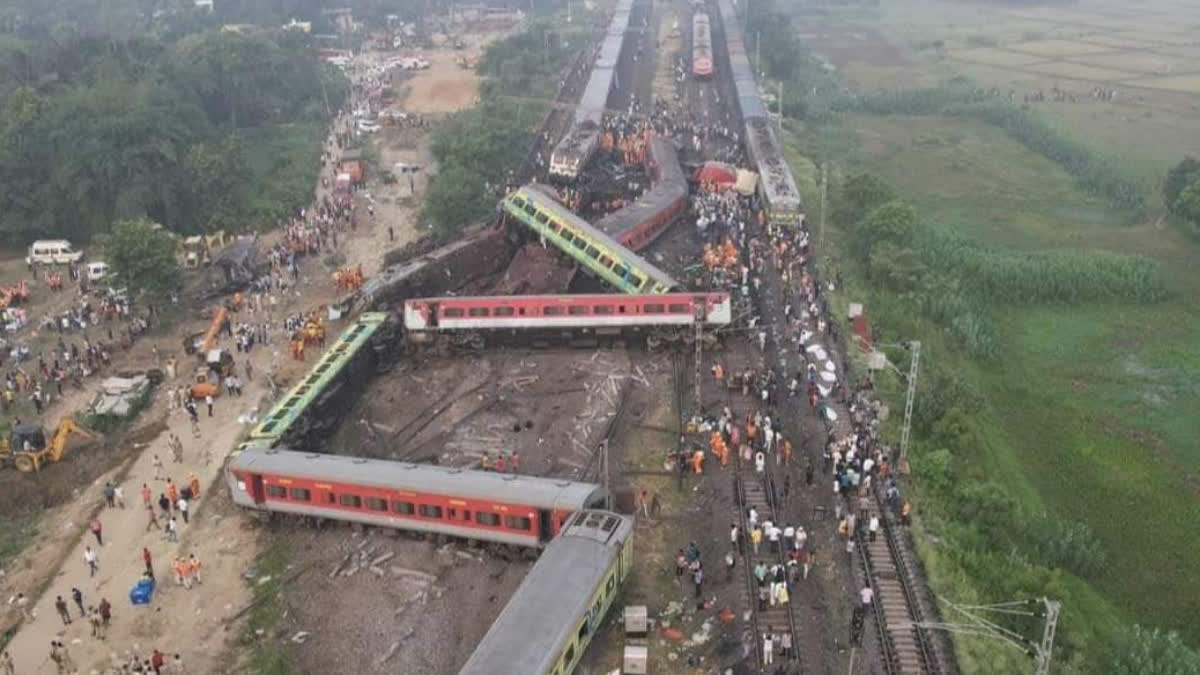 balasore train tragedy  Odisha Train Tragedy  balasore train accident  odisha train accident  odisha  balasore  ബാലസോര്‍ ട്രെയിന്‍ ദുരന്തം  ബാലസോര്‍ ട്രെയിന്‍ അപകടം  ഒഡിഷ ട്രെയിന്‍ ദുരന്തം  ഒഡിഷ ട്രെയിന്‍ അപകടം  പുരി  ഹൗറ  റദ്ധാക്കിയ ട്രെയിന്‍ സര്‍വീസുകള്‍