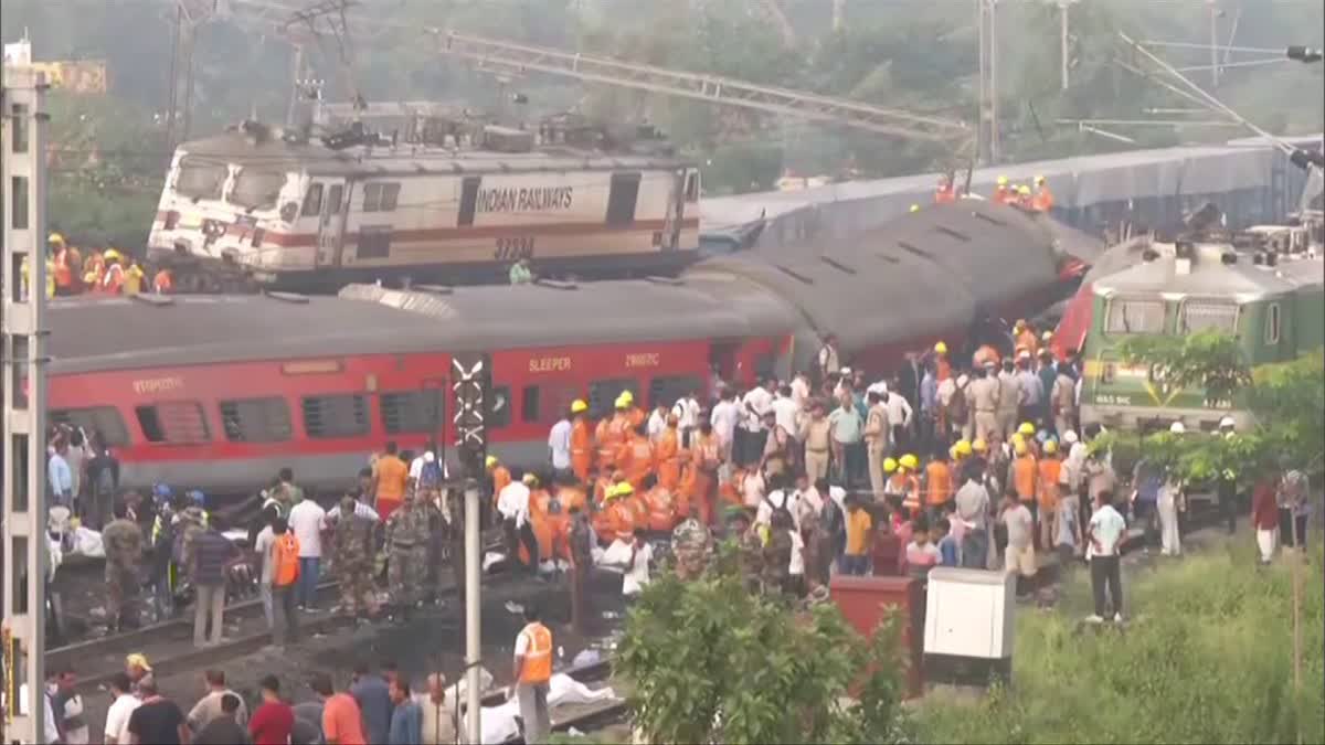 Balasore Train Accident: એન્જિન અથડાયા બાદ કોચને થઈ અસર, ત્રણ ટ્રેનની એક સાથે ટક્કર