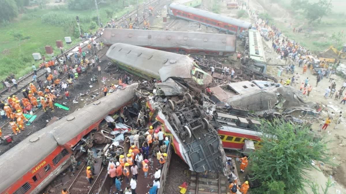 Balasore Train Disaster  Balasore  Train Disaster  Rescue operation completed  Railway Ministry  ഒഡിഷ ട്രെയിന്‍ ദുരന്തം  രക്ഷാപ്രവർത്തനം പൂർത്തിയായതായി  രക്ഷാപ്രവർത്തനം  റെയില്‍വേ മന്ത്രാലയം  ഡോക്‌ടര്‍മാരുടെ സംഘത്തെ അയച്ച്  ആരോഗ്യമന്ത്രാലയം  ട്രെയിനുകള്‍ കൂട്ടിയിടിച്ചുണ്ടായ അപകടത്തില്‍  എയിംസിൽ നിന്ന് ഡോക്‌ടർമാര്‍  ഹെല്‍പ്പ്‌ ലൈന്‍ നമ്പറുകള്‍  ഔദ്യോഗിക ദുഃഖാചരണം