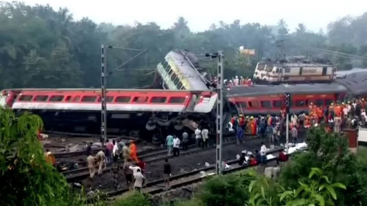 indian railway irctc gives insurance cover