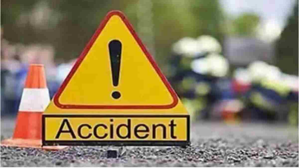 നിയന്ത്രണം വിട്ട് കാര്‍ ട്രക്കിലിടിച്ചു  Car accident in Purnea in Bihar  വിവാഹ ഘോഷ യാത്ര  ബിഹാറിലെ വാഹനാപകടം  കാര്‍ അപകടം  bihar news updates  latest news in bihar