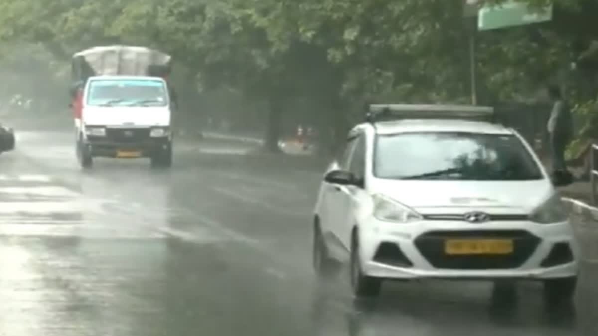 दिल्ली-एनसीआर के कई इलाकों में शुरू हुई बारिश