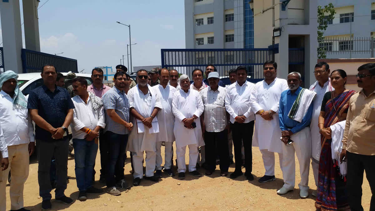 Palamu MP BD Ram reached Medinirai Medical College Hospital