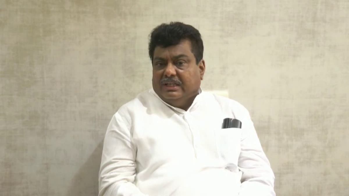 m-b-patil-gives-warning-to-chakravarti-sulibele-in-vijayapura