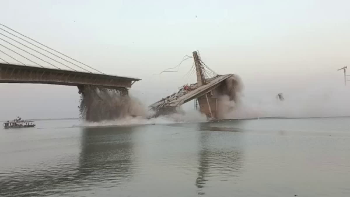 भागलपुर में पुल गिरा