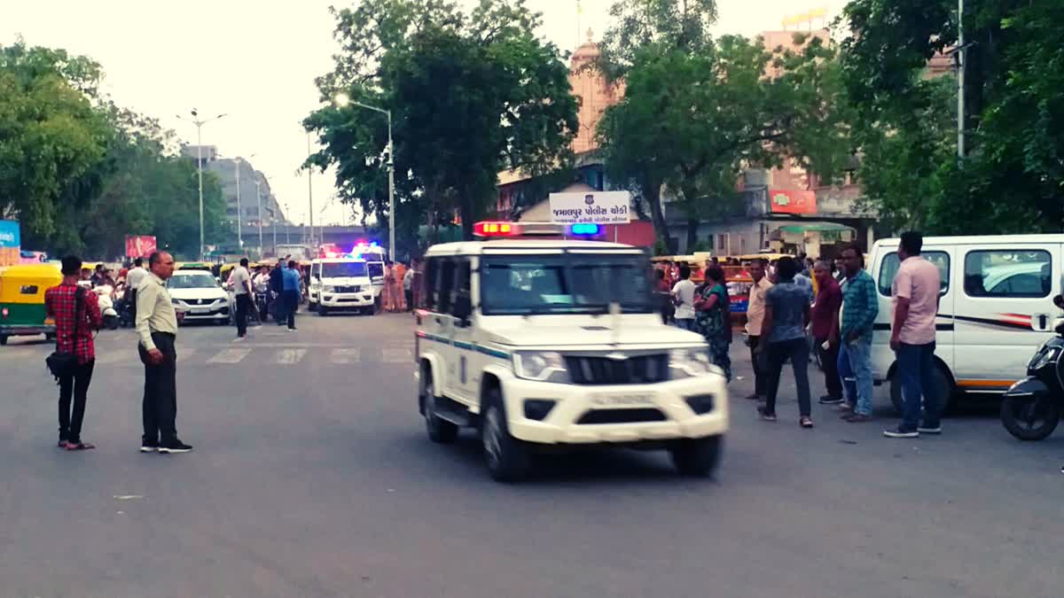 ahmedabad-rath-yatra-2023-before-the-rath-yatra-the-police-organized-a-flag-march-with-more-than-70-vehicles