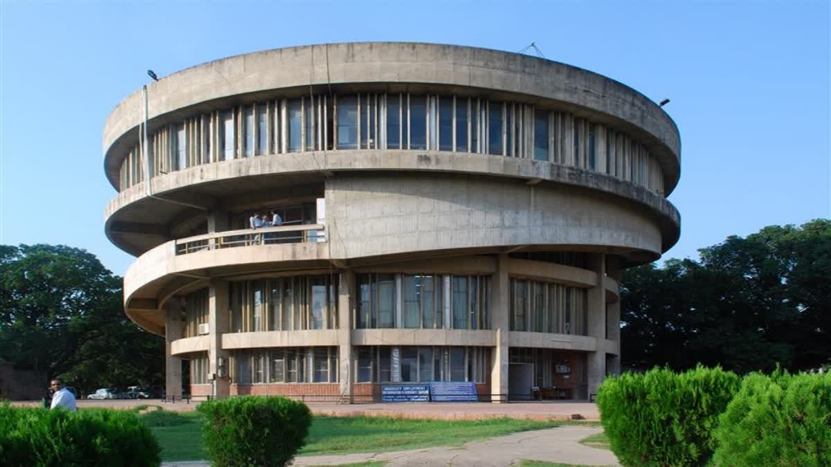 panjab university members protest